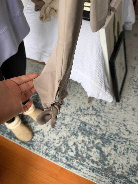 Banana Republic Men’s Dress Pants in Taupe Beige - Picture 4 of 4